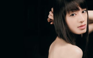 栗山千明高清壁纸 从冷艳美少女到独特光影美学
